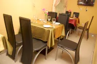 De Lawrence Court and Suites