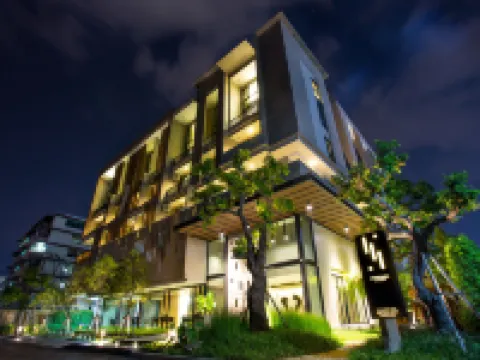 Hyde Park Chiangmai Hotels near Hmong Doi Pui Village