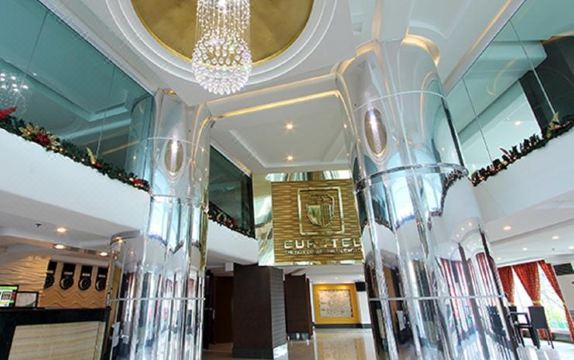 4. 유로텔 보라카이..