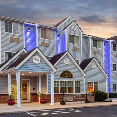 Microtel Inn & Suites by Wyndham Lillington / Campbell Univ