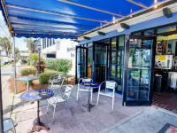Beachside Inn - bar