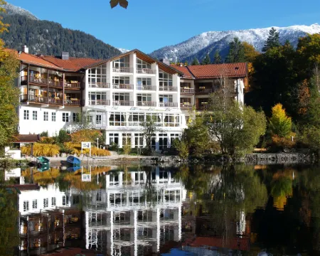 โรงแรมอัมบาเดอร์เซ โรงแรมในGrainau