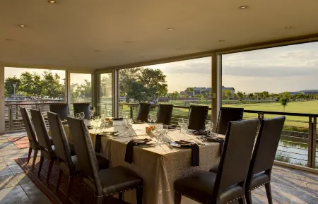 Riboville Boutique Hotel and Restaurant Отели рядом с достопримечательностью «Dainfern»