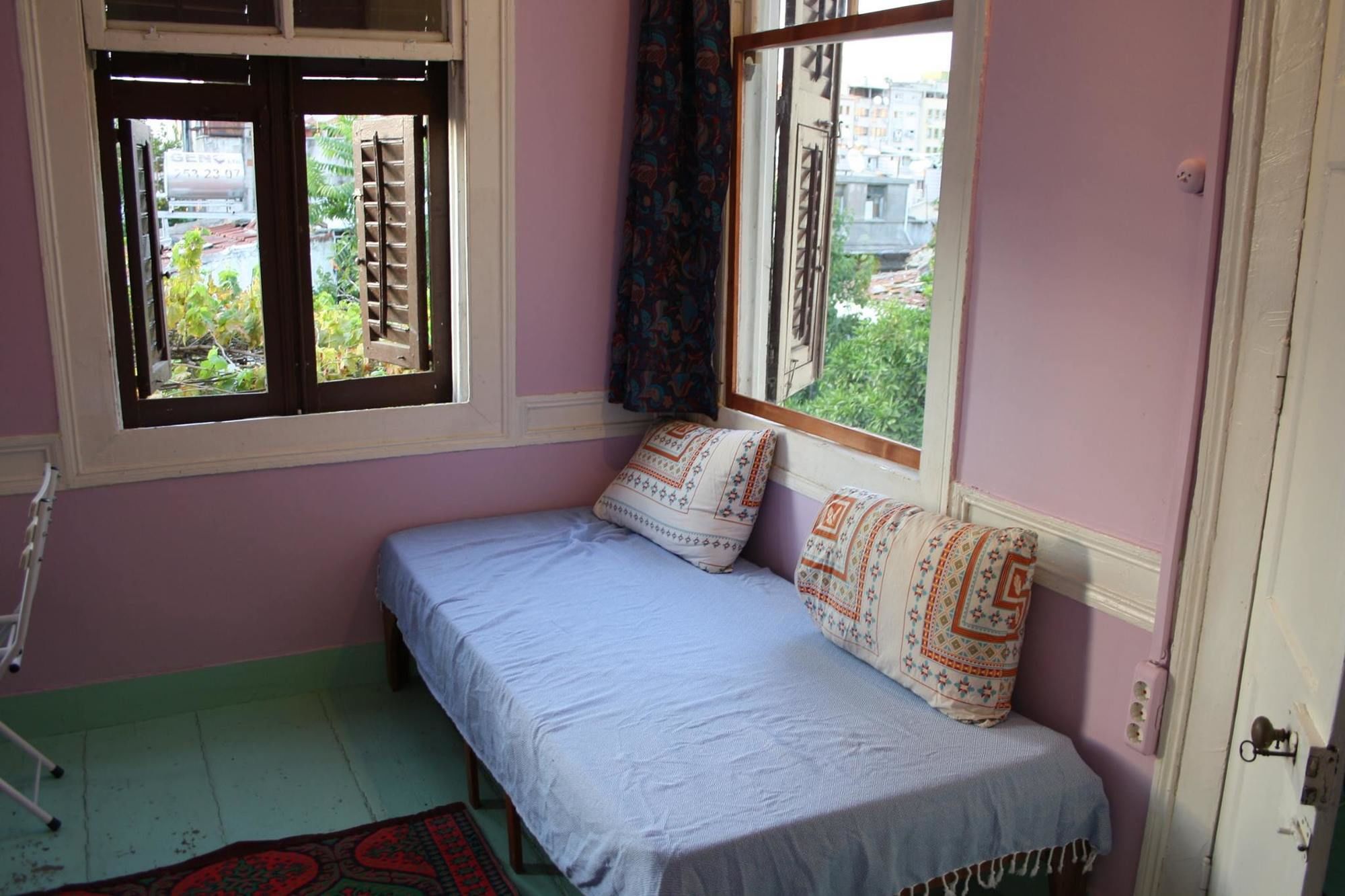 Lotus Garden Hostel Izmir