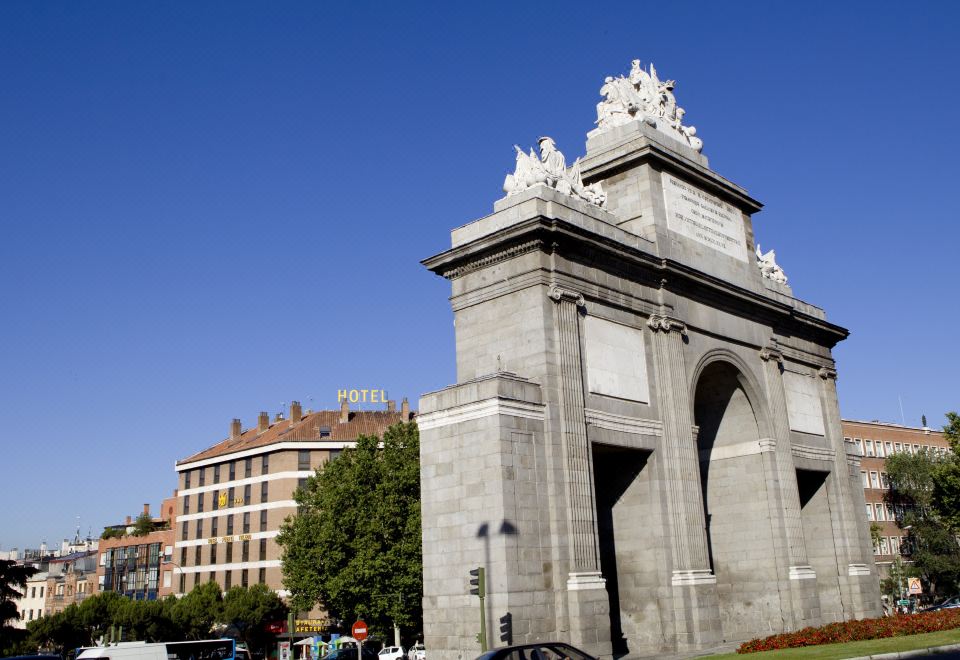Hotel Puerta de Toledo - Valoraciones de hotel de 3 estrellas en Madrid