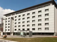 Yomo Mola Park Hotel dekat Calidea i la Dama del Gel