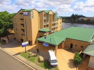 Burnett Riverside Hotel