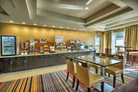 Holiday Inn Express & Suites Ironton Hotels in Ashland