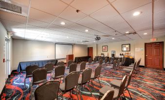 Holiday Inn Express & Suites Manteca City Center