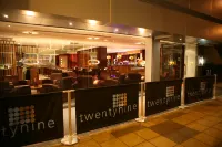 The Continental Hotel, Heathrow فنادق في هونسلو