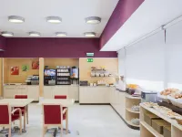 Holiday Inn Express MADRID - ALCOBENDAS by IHG Отели рядом с достопримечательностью «Комплекс компании «Телефоника»»