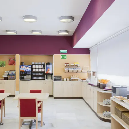 Holiday Inn Express MADRID - ALCOBENDAS by IHG Отели рядом с достопримечательностью «Станция метро Montecarmelo»