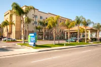 Holiday Inn Express & Suites Bakersfield Central Hôtels à : Bakersfield