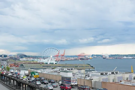 Holiday Inn Seattle Downtown - Lake Union Отели рядом с достопримечательностью «William Traver Gallery»