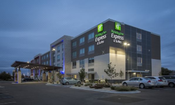 Holiday Inn Express & Suites BOISE AIRPORT by IHG