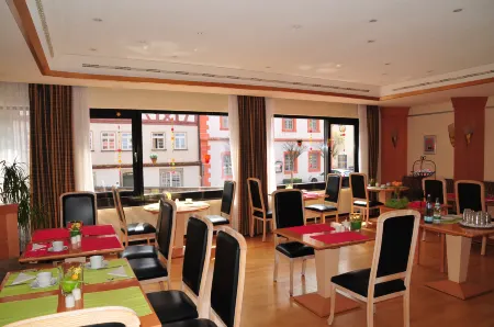 Hotel Cafe Leda Отели рядом с достопримечательностью «Maquet Cardiopulmonary GmbH»