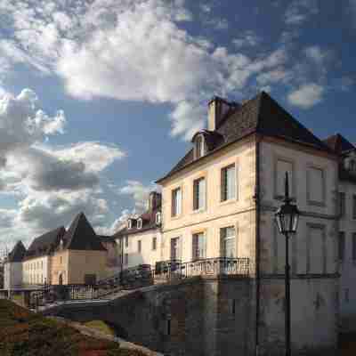 Chateau de Gilly Hotel Exterior