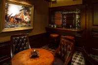 The Rusty Parrot Lodge and Spa - bar