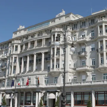 的里亞斯特薩沃亞宮精品酒店-高級酒店典藏 鄰近特里斯特港（Trieste Harbour）的酒店