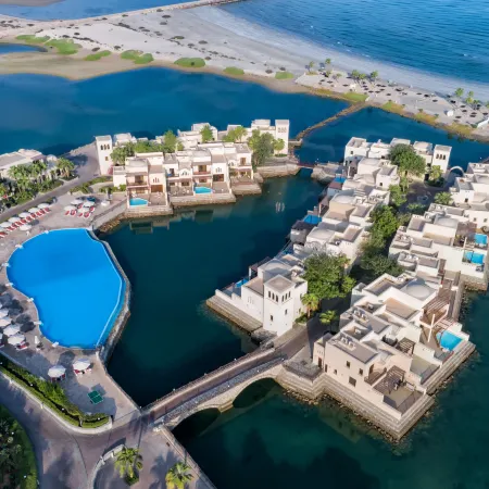 The Cove Rotana Resort - Ras Al Khaima Отели рядом с достопримечательностью «Городской пляж»