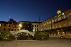 Jet Hotel