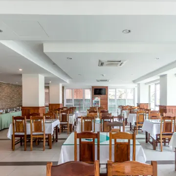 Relax Hotel Отели рядом с достопримечательностью «Русский рынок»