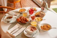 Le Manoir du Lys - breakfast
