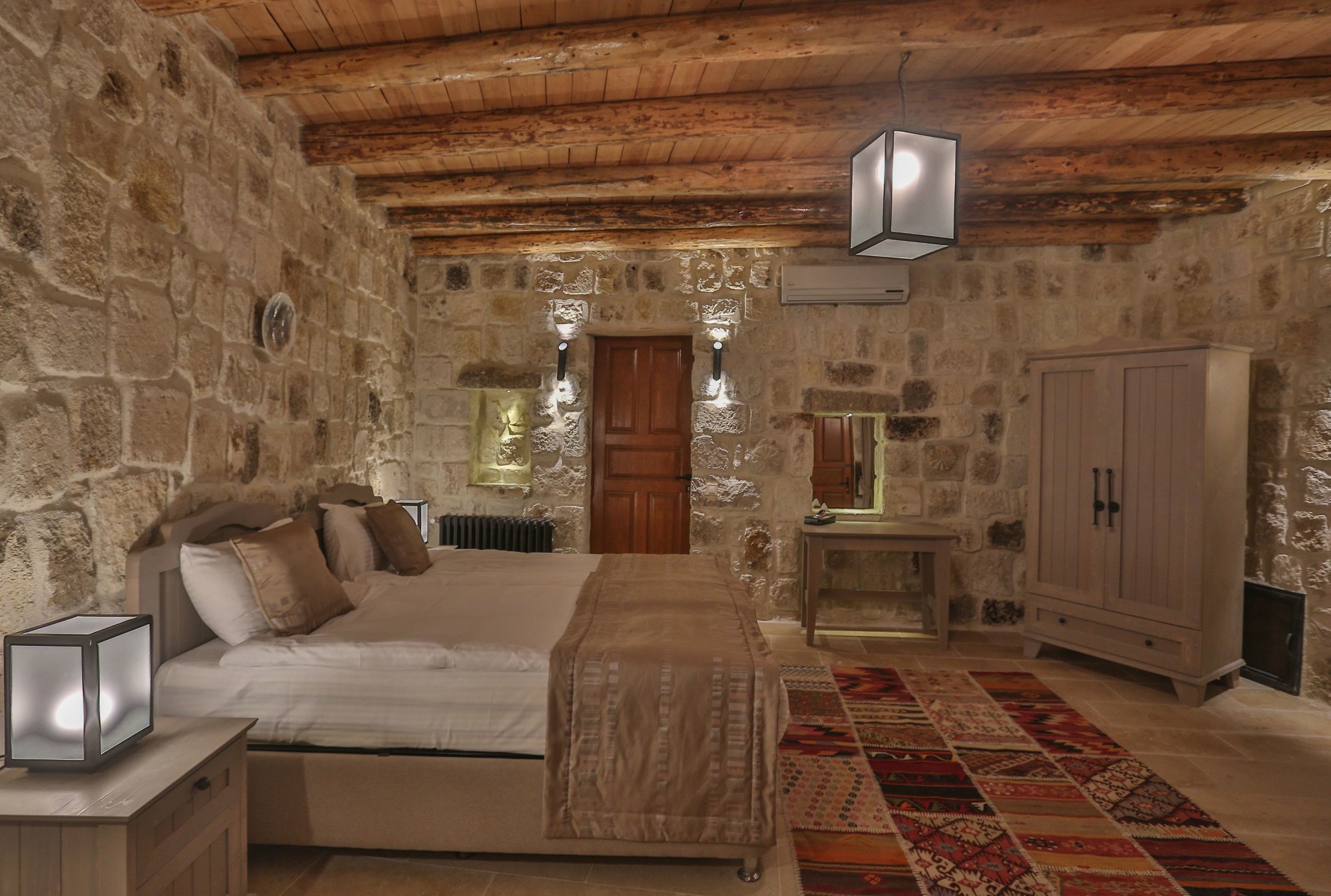 Acropolis Cave Suites