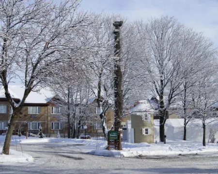 Hôtel & Suites Normandin Lévis Hotels in Levis