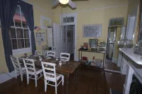 The Burgundy Bed and Breakfast - Bed and Breakfasts