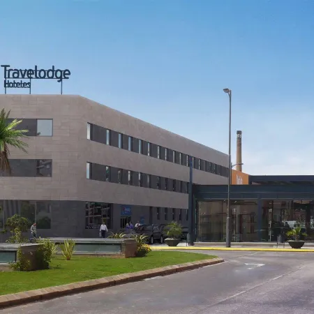 Travelodge Valencia Aeropuerto Отели рядом с достопримечательностью «Спортивный комплекс имени Луиса Пуча»