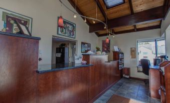 Seahorse Oceanfront Lodging
