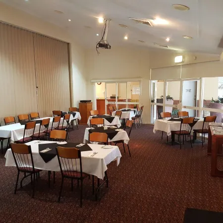 Emerald Explorers Inn
