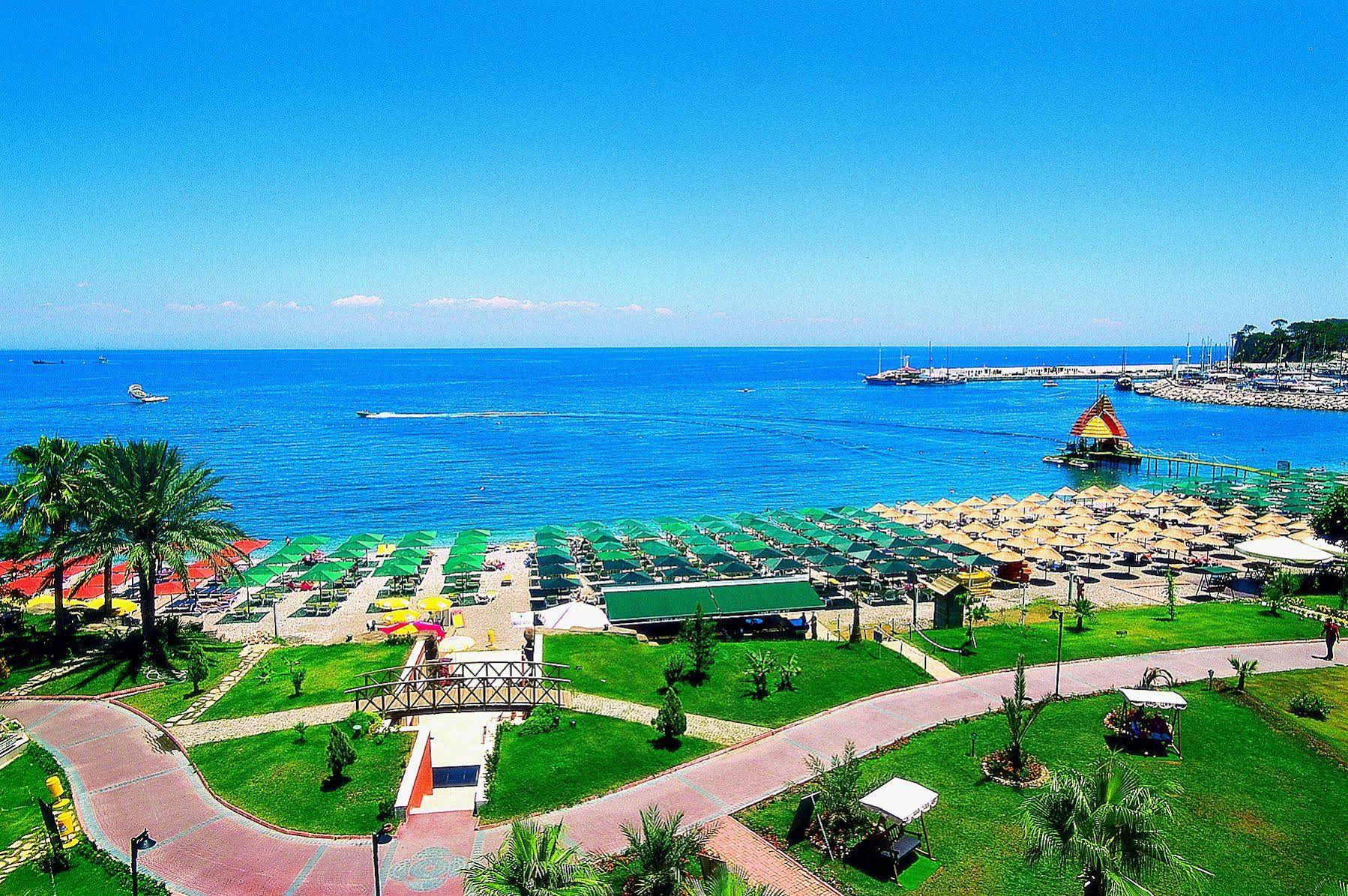 L'Ancora Beach Hotel