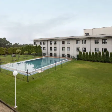Residencia Universitaria Resa Siglo XXI Отели рядом с достопримечательностью «Куль­тур­но-раз­вле­ка­тель­ный центр «Колизей» в Ла-Корунье»