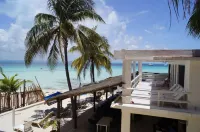 Chichis and Charlies - Strand