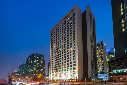 Financier Executive Residence - Condos