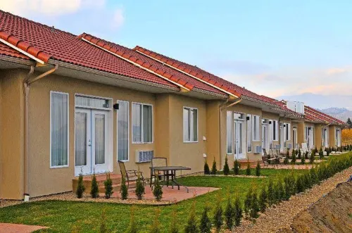 Shiraz Villa Hotels in Osoyoos