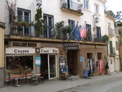 Pensión Landazuri Hotels near Alhambra
