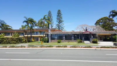 South Pacific Palms Motor Inn Hotels near Camp Elim
