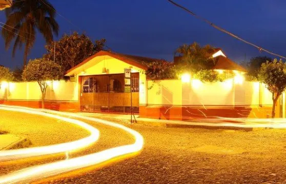 阿爾瓦拉達民宿酒店