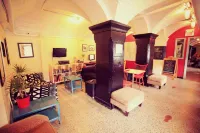 Saintlo Ottawa Jail Hostel