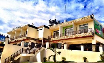 Lohas Airport Hotel - Housity