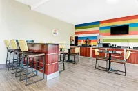 Super 8 by Wyndham Plover Stevens Point Area Hotels in Lanark