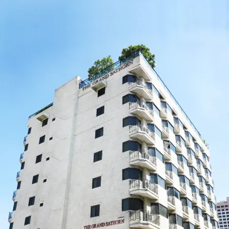 The Grand Sathorn Отели рядом с достопримечательностью «Станция метро Surasak»