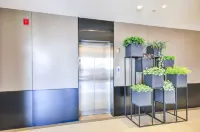 WuDuo Hotel - parking