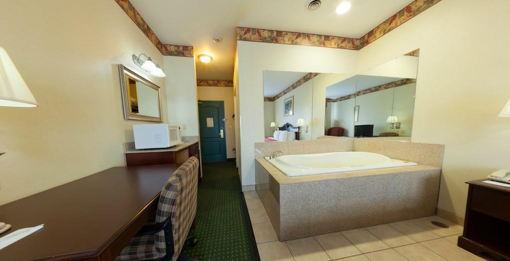 Country Inn & Suites by Radisson, Elkhart North, IN