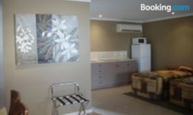 Cosmos Country Motor Inn