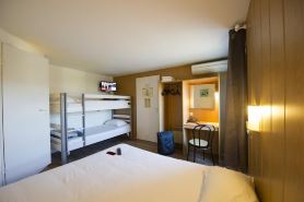 ฟาสต์โฮเทล โป - เลสการ์