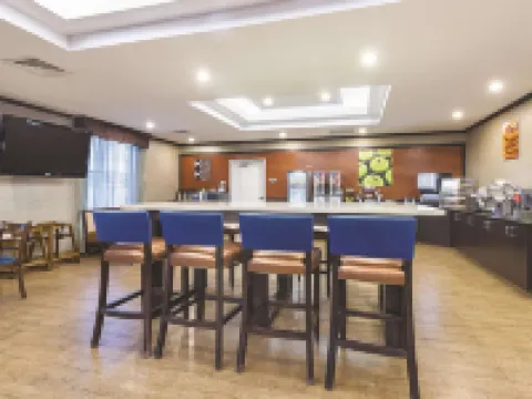 La Quinta Inn & Suites by Wyndham Glendive Hotels in Glendive